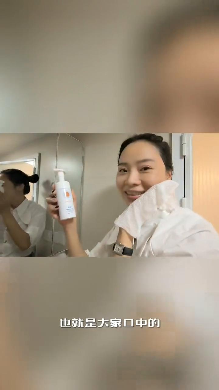 情人节送女朋友什么礼物？这款让她越来越漂亮的洗面奶就是最好的选择。悦蕾玫瑰莹润净