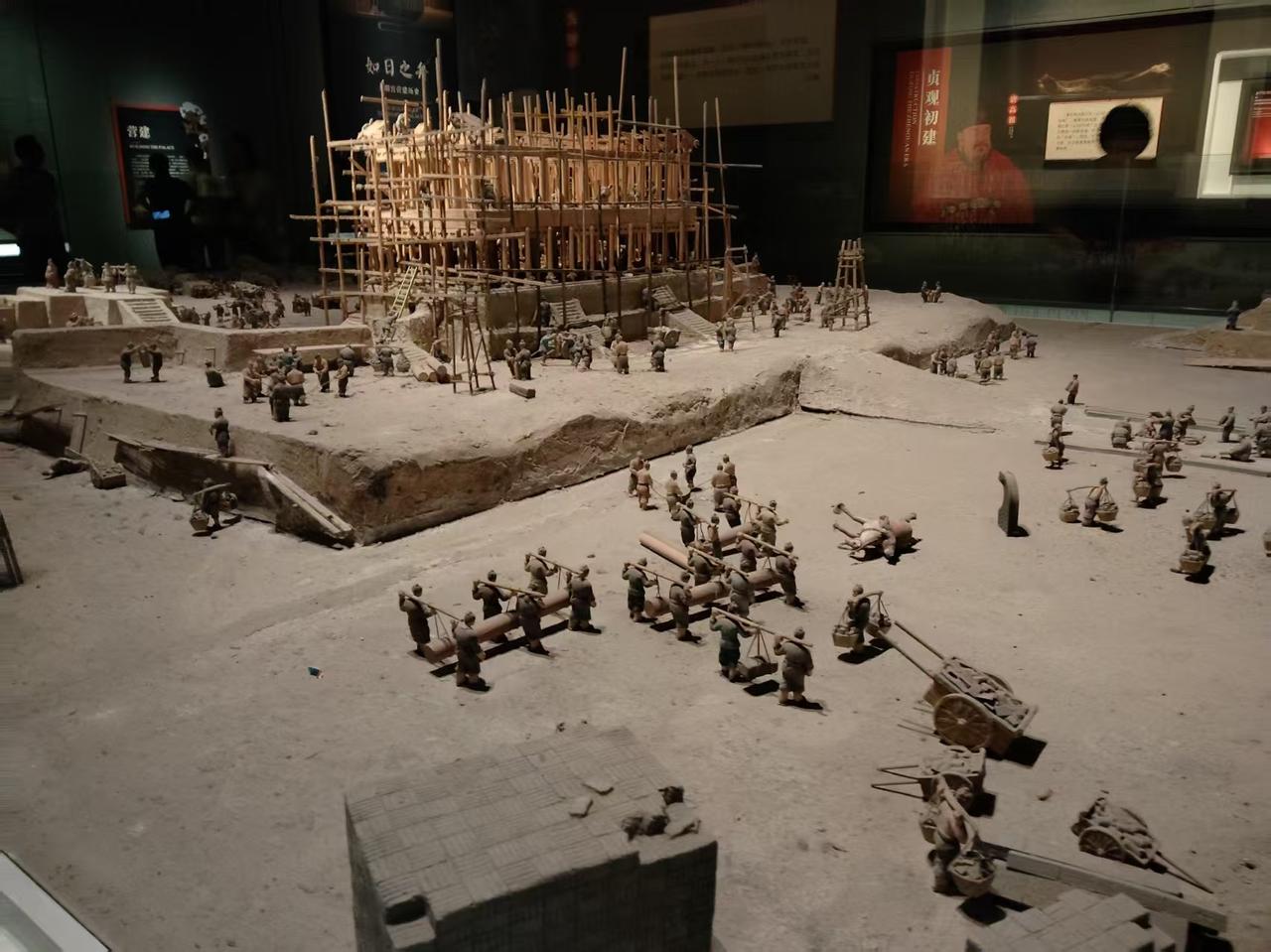 当南北朝的开国皇帝在地下遇到:

刘裕:     怎么样，我大宋够猛吧？

萧道