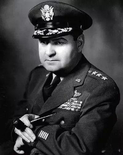 高市早苗不装了，摊牌了！这让我想起了日本的“老熟人”——柯蒂斯.李梅

说起李梅