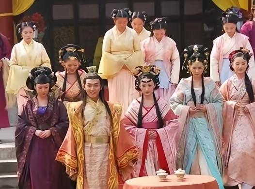 公元1080年，宝安公主的丈夫一口气纳了8个美貌小妾，甚至在与妻子进行床笫之欢时