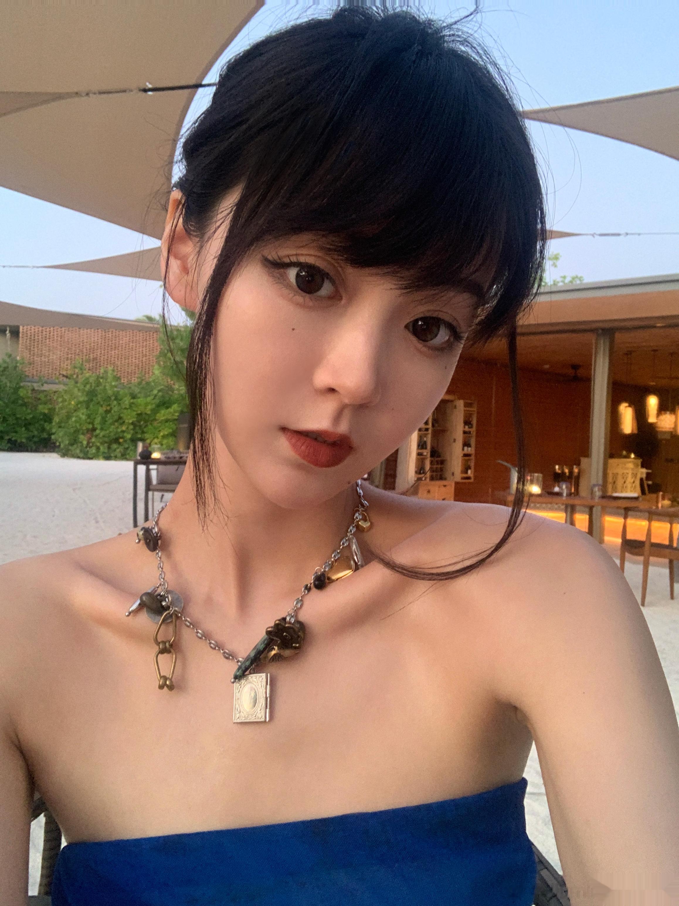 过期自拍嘿（这个刘海我真的… 留了大半年 现在终于看着像话了） ​​​