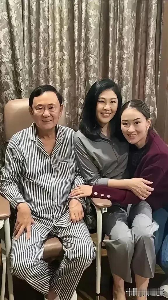 一门三总理，对他信家族而言，既是荣耀更是忧伤。
他信在位期间，就因为放纵家族成员