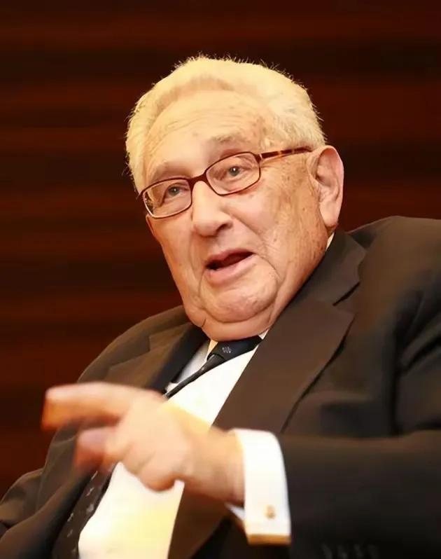 基辛格临终预言太劲爆！引爆三战的居然压根不是中美。
 本来大伙都猜，真要是爆发三