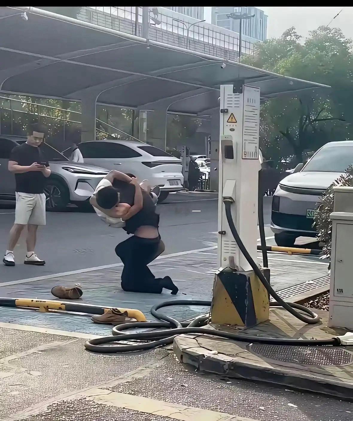 这就是为什么不买电车的原因 ​​​