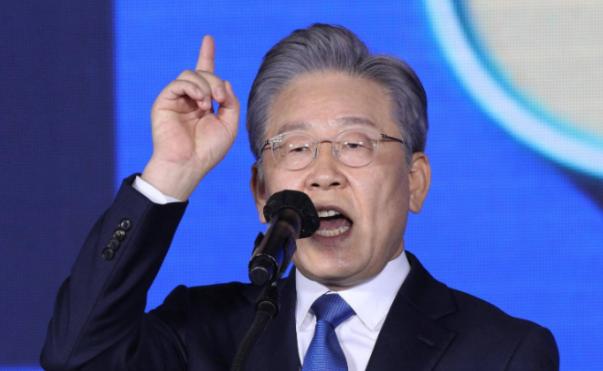 硬刚美国，韩国总统李在明罕见硬气表态！

当地时间3月23号，李在明于青瓦台主持