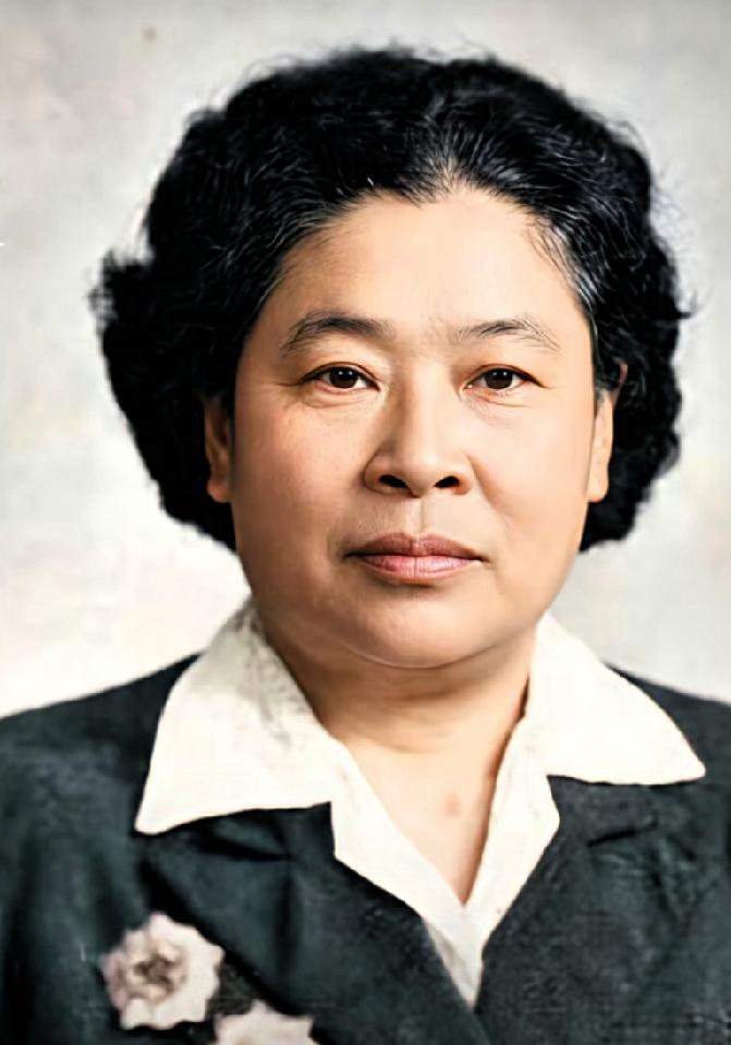 她是武当传人，比武许世友，丧夫终身未嫁，百岁辞世享副军职待遇，她是谁？
这位人物