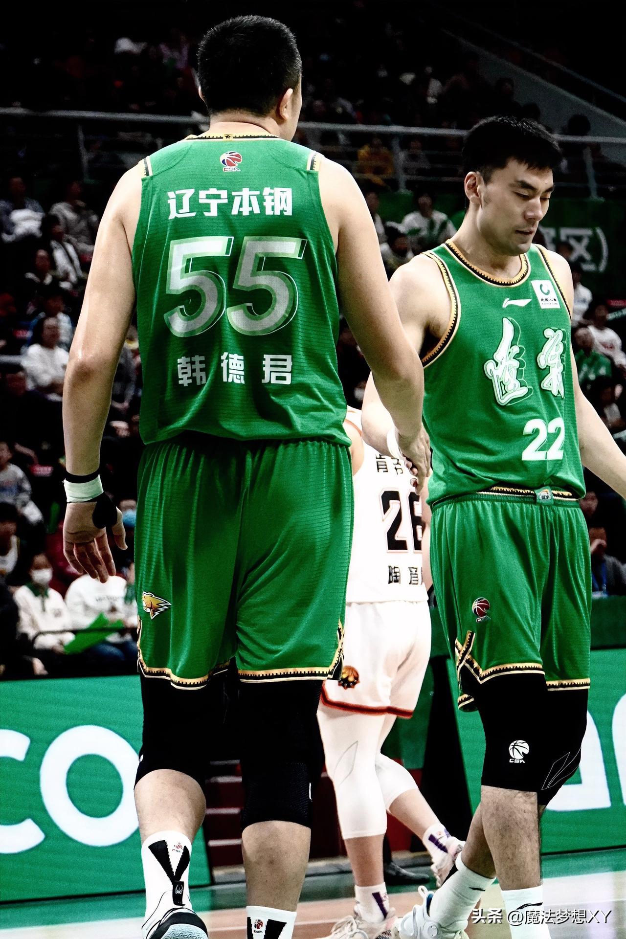 韩德君不回辽宁男篮继续打球，
原因很简单，
不是因为他不想打，而是因为
他一个人
