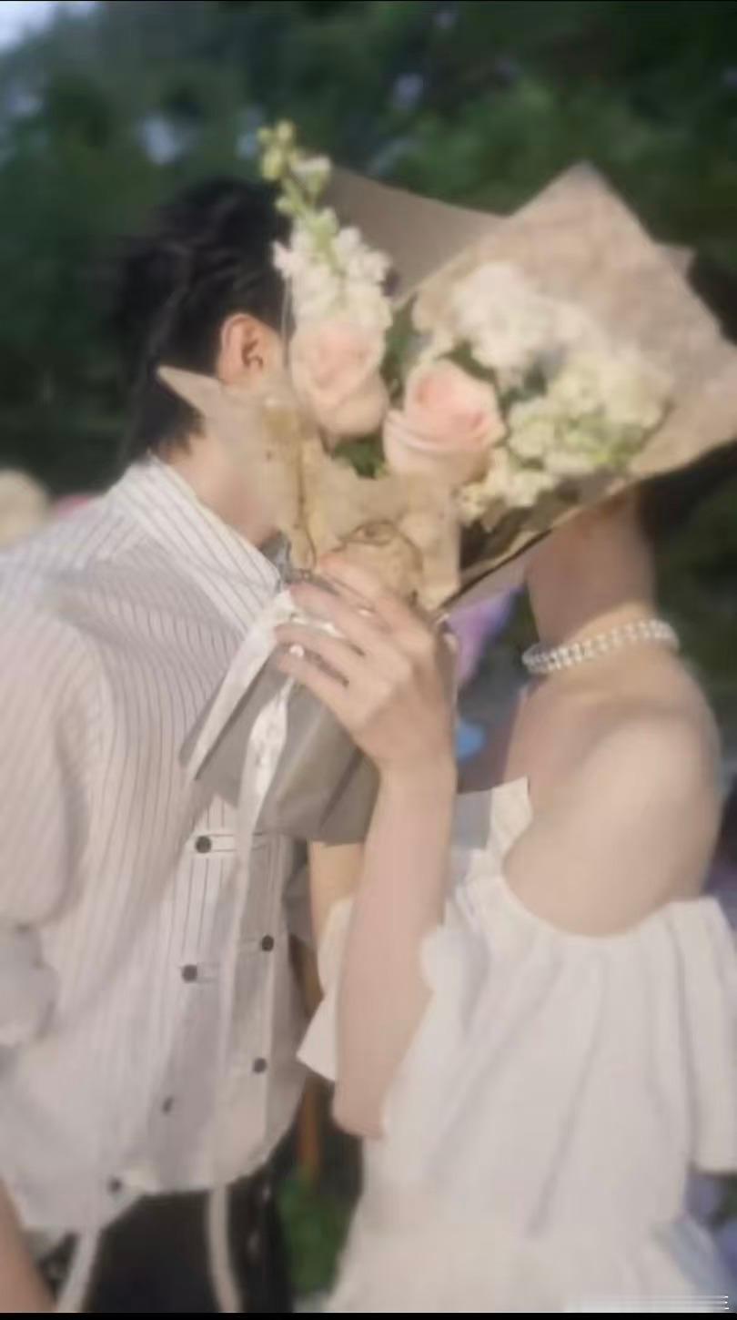 陈都灵周翊然翘楚现代版共创同框画面太绝，陈都灵气质出众，周翊然少年感满满格外般配