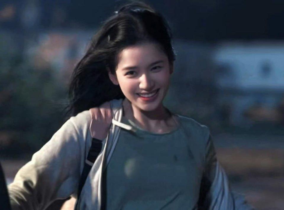 张婧仪跑步粉张婧仪跑起来笑得甜甜的，像个小女孩一样！难怪都喜欢叫她“公主”张婧仪