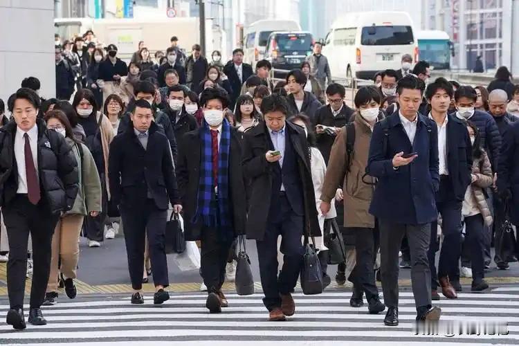 日本韩国为什么那么讨厌中国？

有网友解释：他们都只是想要一个活在族谱里的了不起
