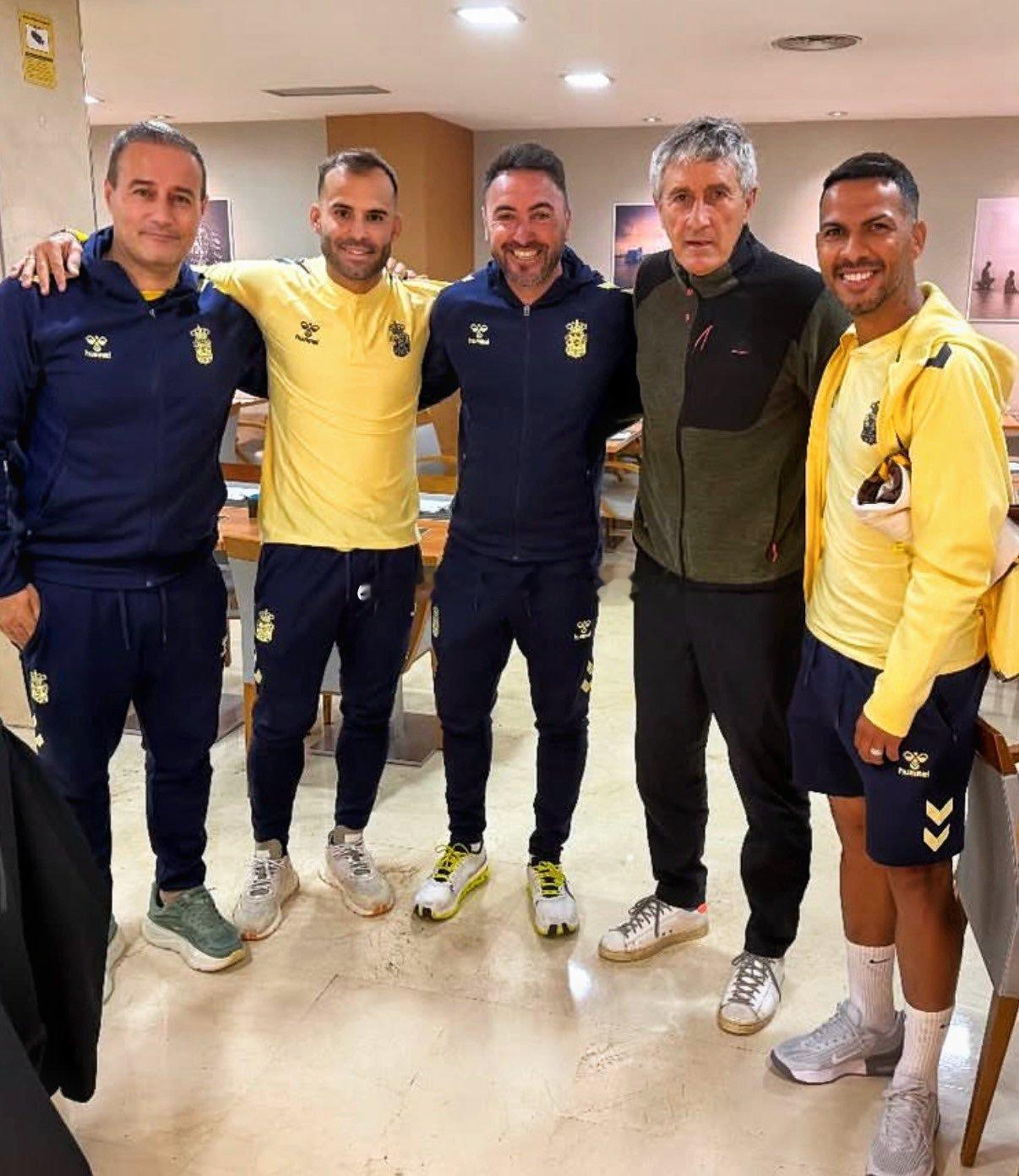 一场特别的重聚前国安主帅塞蒂恩，作为贵宾出席了昨天桑坦德竞技与拉斯帕尔马斯的西乙