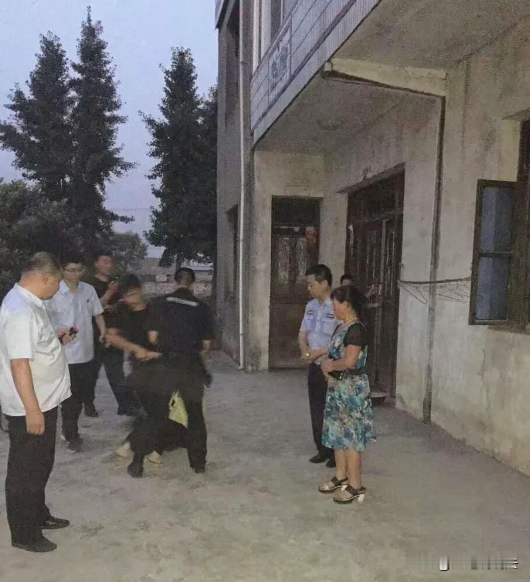老赖不还钱，可以用坐牢抵债吗？河北武汉，一男子因交通事故，被法院判决赔偿对方1.