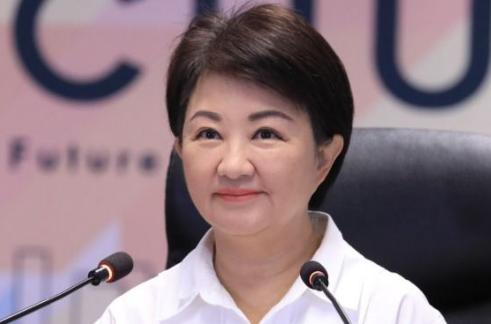 台中市长卢秀燕上午接受媒体联访表示，柯文哲被分局长辣椒水袭击这不只是乌龙事件，而