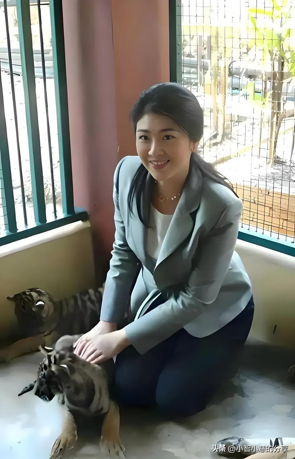 亚洲第一美女英拉真是美艳的不可方物，本人是又美又飒的，脸颊圆润气色绝佳，皮肤还那