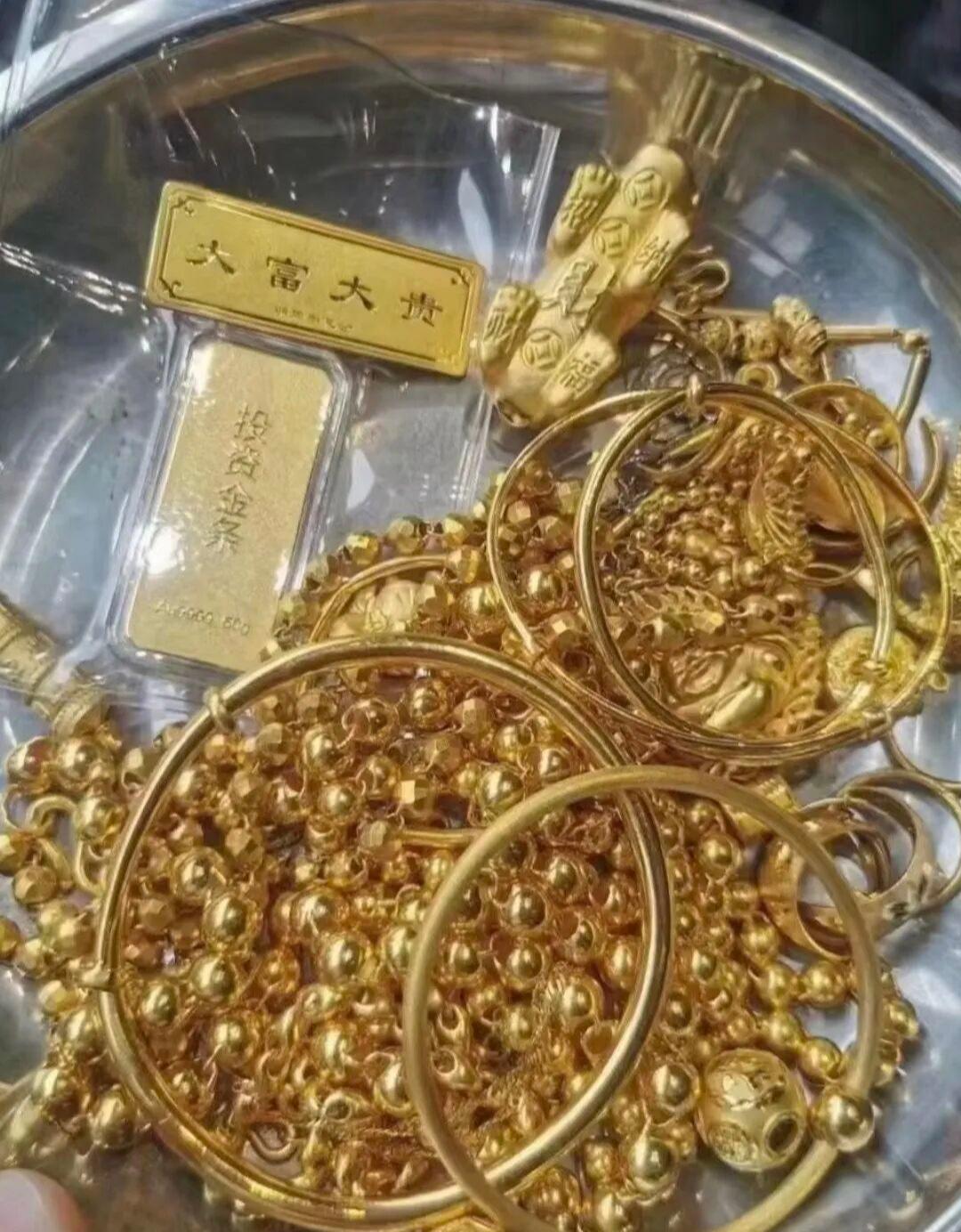 黄金重回1200，你卖还是不卖，不许撒谎！
如果这次黄金低到1200，手里有黄金