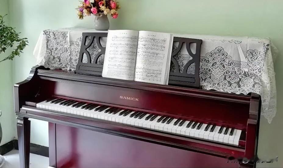 《玩音乐可以防止大脑萎缩》
人到四十岁以后，除非你一直玩音乐，否则你的大脑每十年