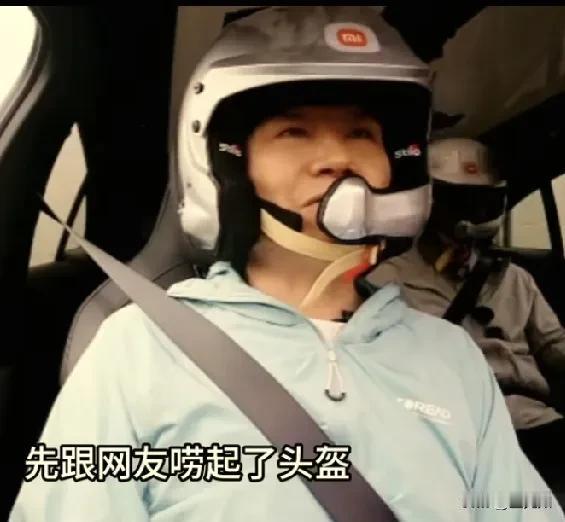 有人问，雷军为什么会受到年轻人，尤其是高校学生的追捧？我觉得有以下三点原因:
1