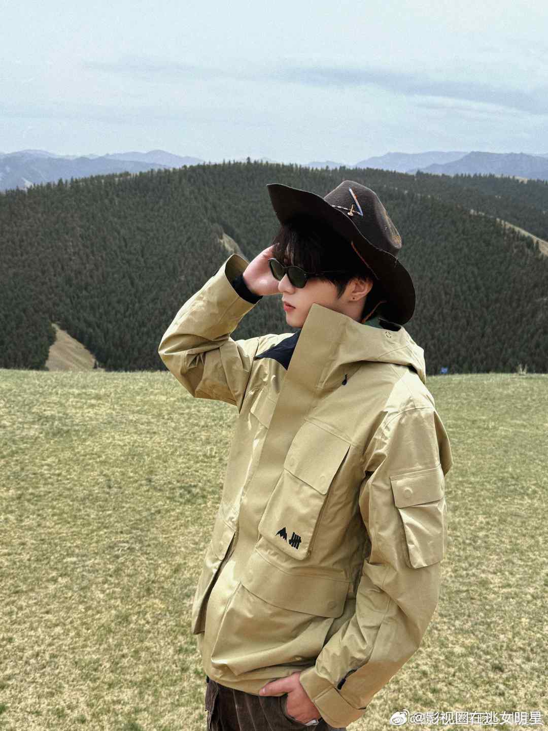 刘耀文525神图刘耀文525神图有了刘耀文525神图有了，高山仰止的帅！不止52