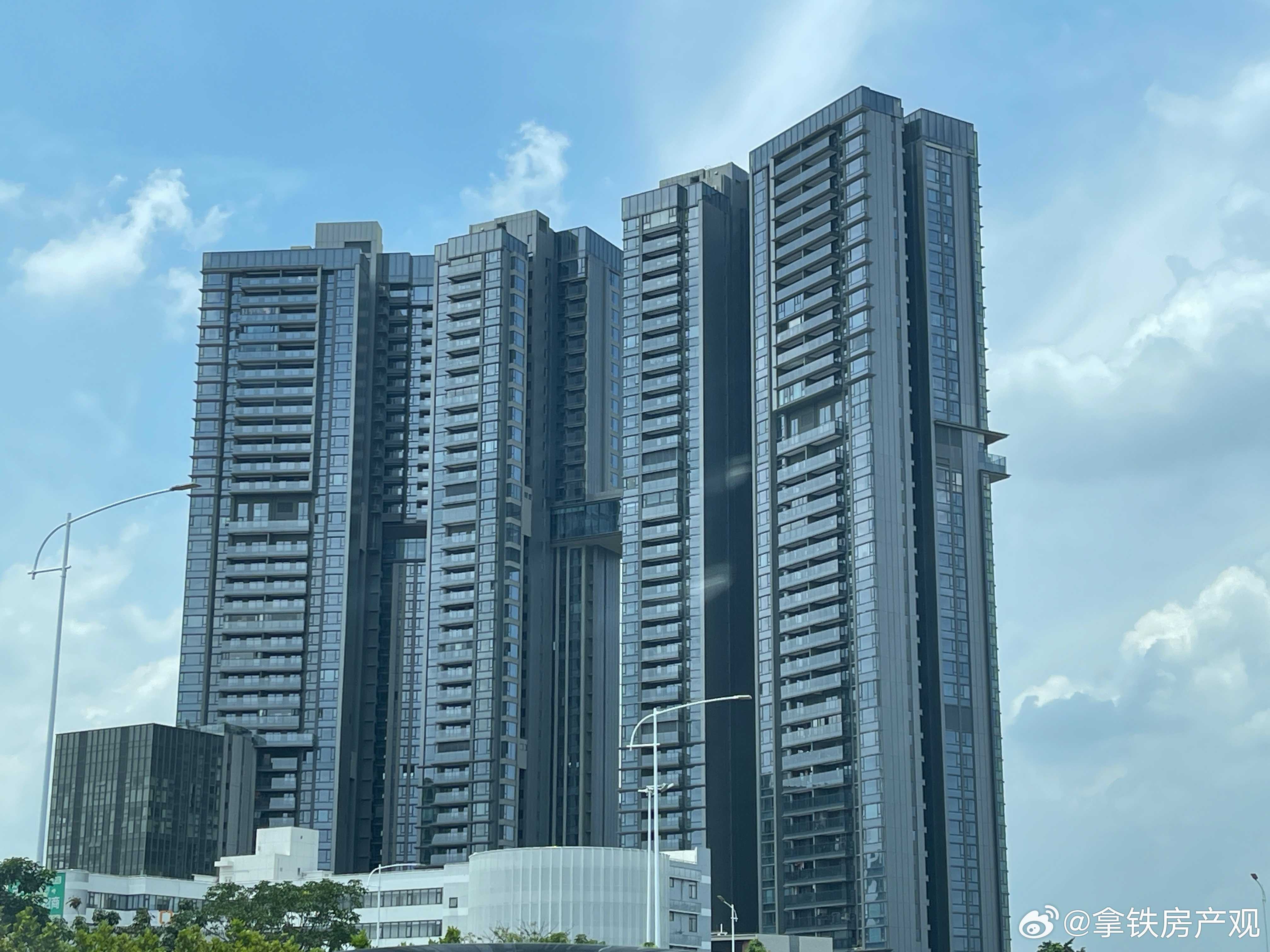收楼两年了入住率还这么低，当初花两百万茶水费买来的人都不住的，本来也不是为了住，