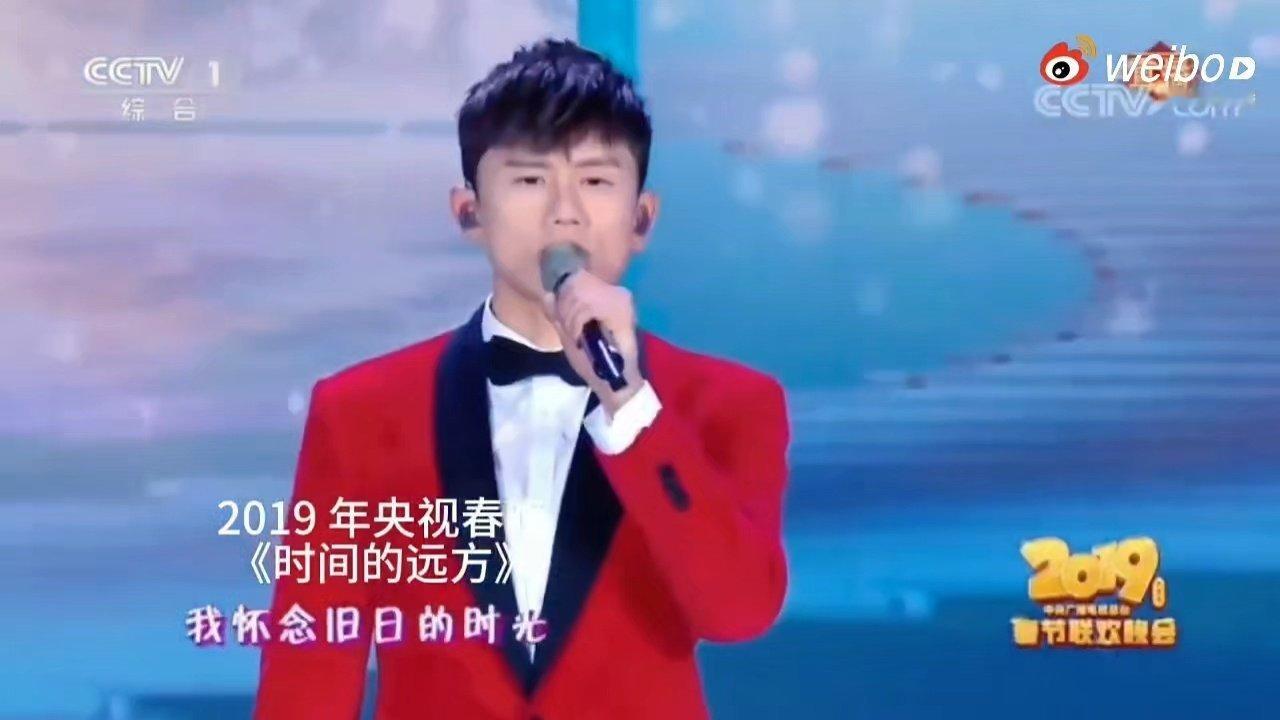 张杰春晚驭风歌意气风发张杰七登央视春晚，堪称春晚“老熟人”!13 年初心未改，一