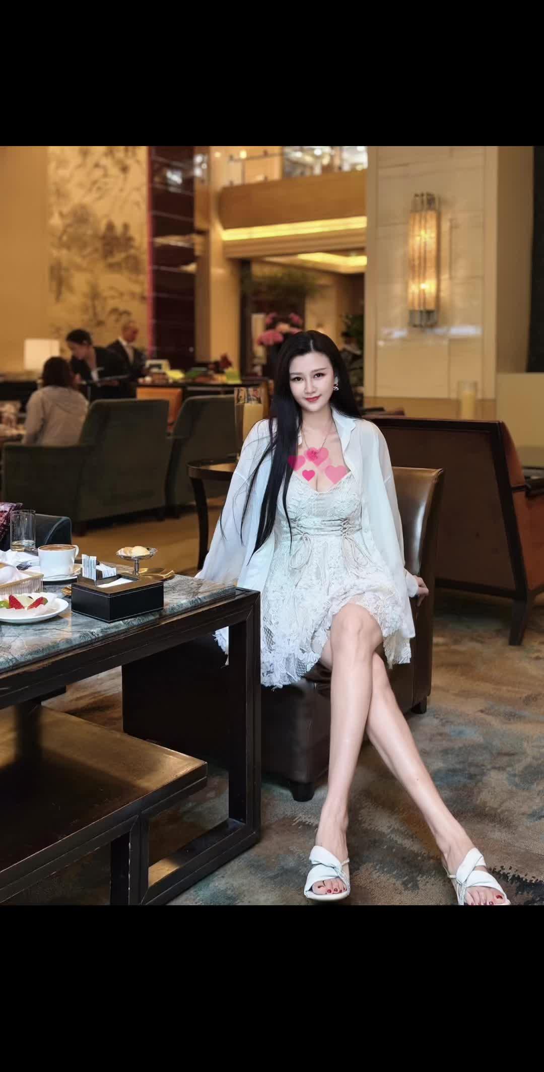 每个成年人都是偏执又傲慢的孤舟  永远困在“既要真心又要利益” “既要...