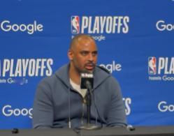 今日季后赛，火箭对阵湖人的比赛即将开始。

赛前，火箭主教练乌度卡接受记者采访。