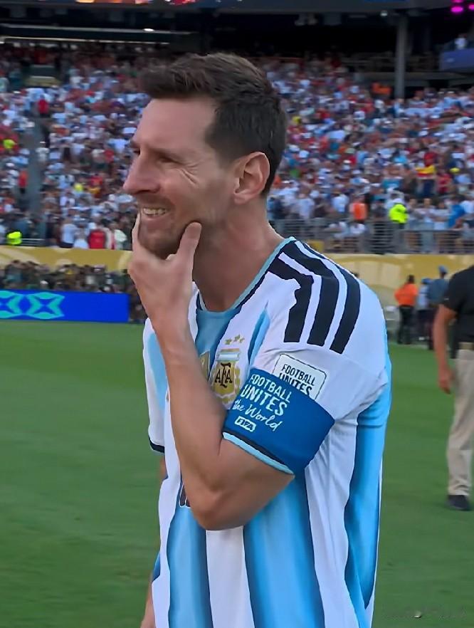 梅西，再见。不说告别，但心里知道这就是最后了🇦🇷💔

终场哨响，1-0。