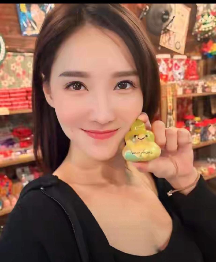 豪门千金车祸毁容，右眼0.2、10次手术，5年逆袭成八点档收视福将
 
    