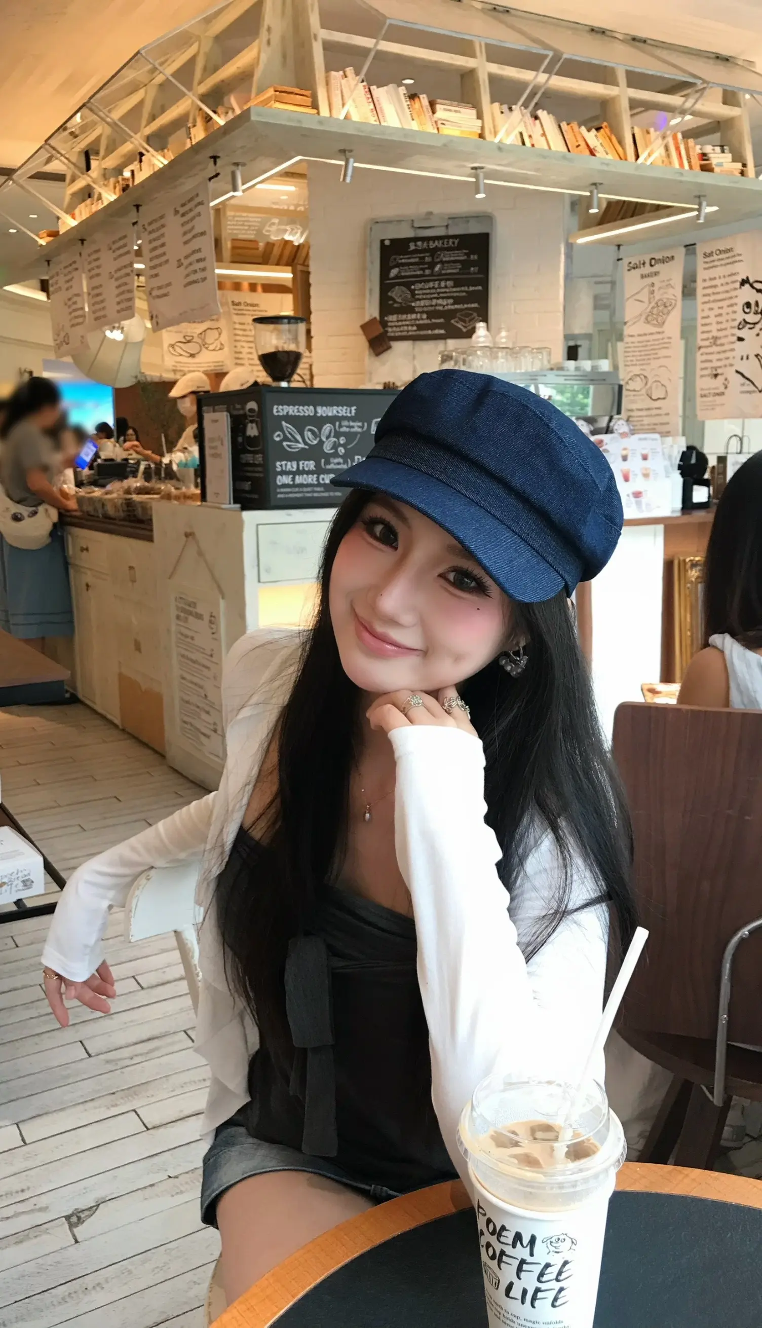 想当个笨蛋美女 成功了一半 是个笨蛋。
