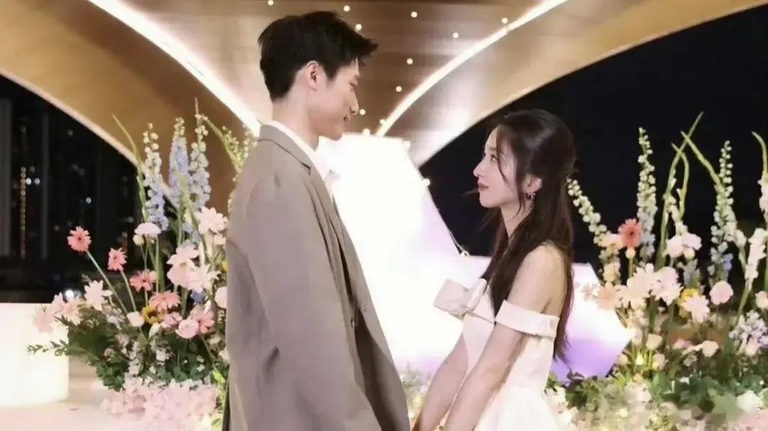 #彭高翁青雅分手#现在明星恋爱都这么极速的吗？确定关系还没反应过来呢，现在又官宣