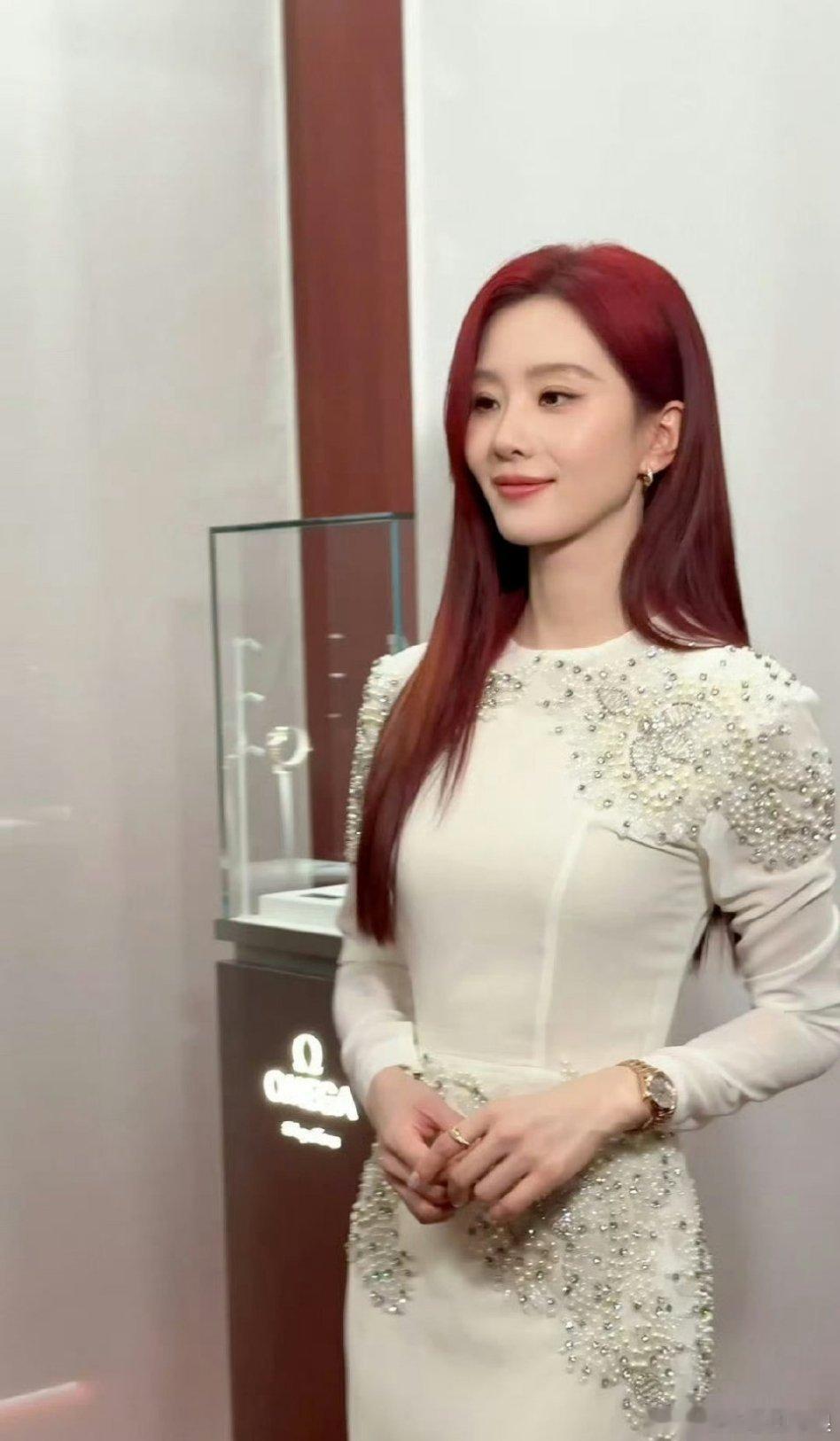 刘诗诗、卢昱晓、包上恩、宋妍霏、张艺凡、关晓彤欧米茄活动造型🈶，美女们的大聚会