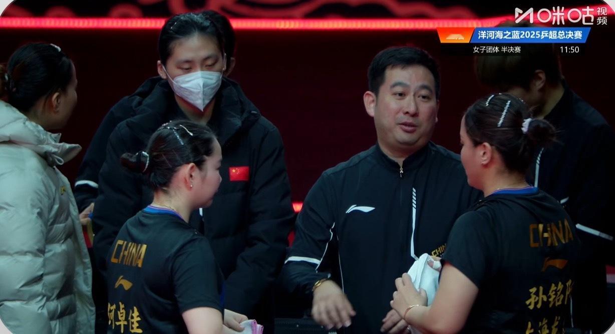 陈熠看上去是感冒了 