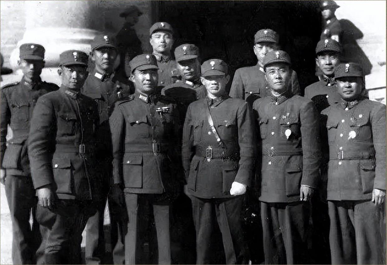 1948年济南，1100名国军死守一座楼，打死我军一位师长，最后被扔进6个炸药包