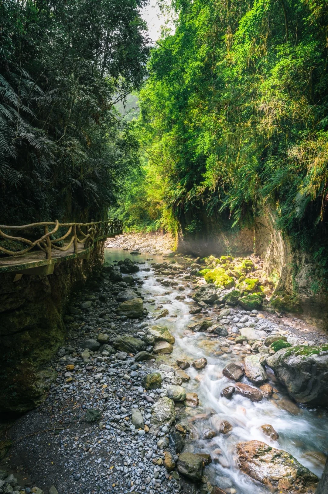 夏日漂流避暑🍃，建议直冲巴山大峡谷！