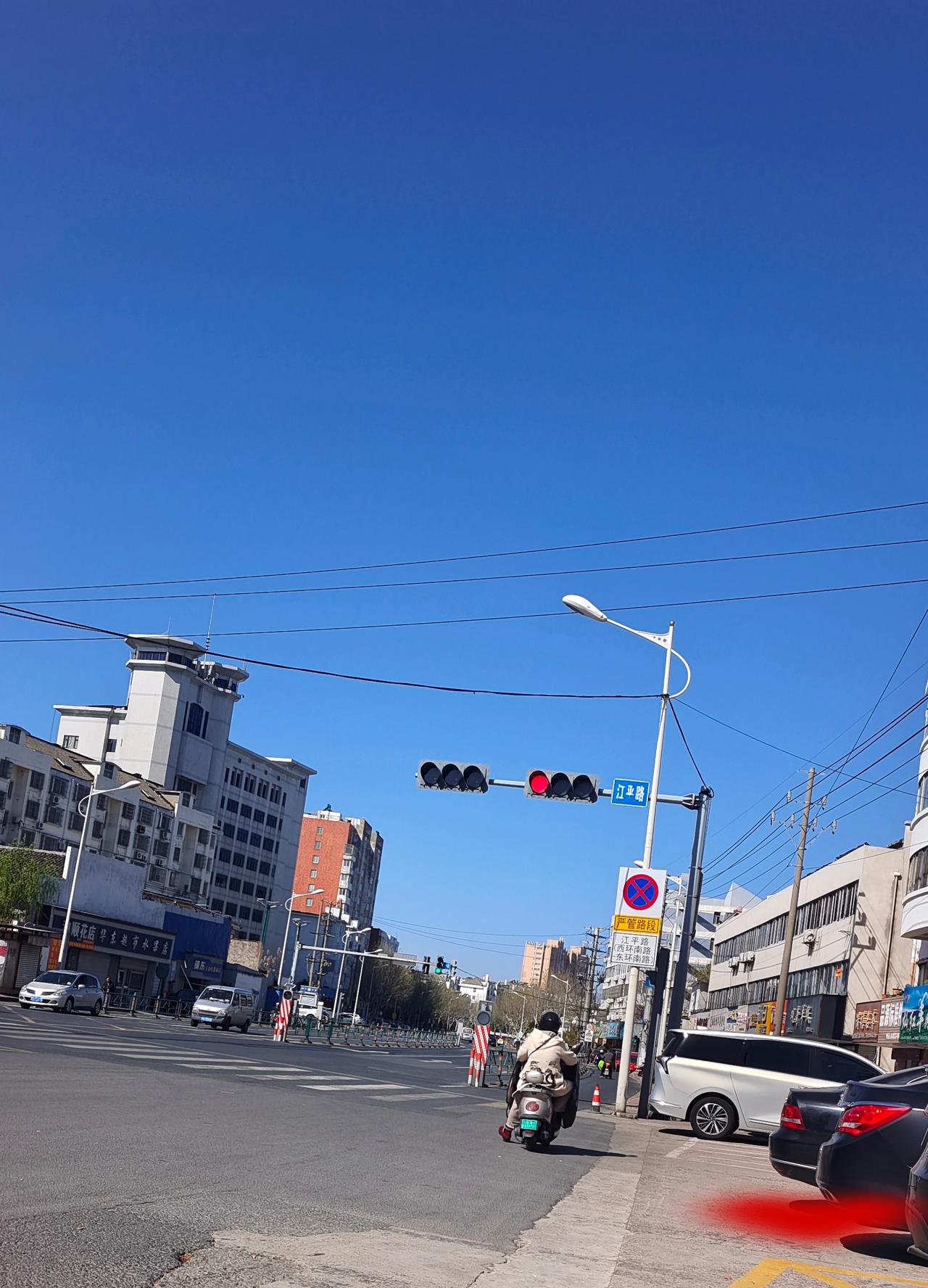 对糖友来说，餐后60～90分钟是黄金运动时间。这时血糖开始升高，快走、慢跑能直接