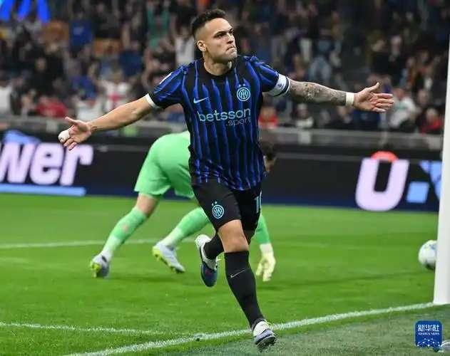 阿根廷输得其所，但劳塔罗太可惜了。我觉得本届阿根廷如果夺冠了就是犯罪，因为阿根廷