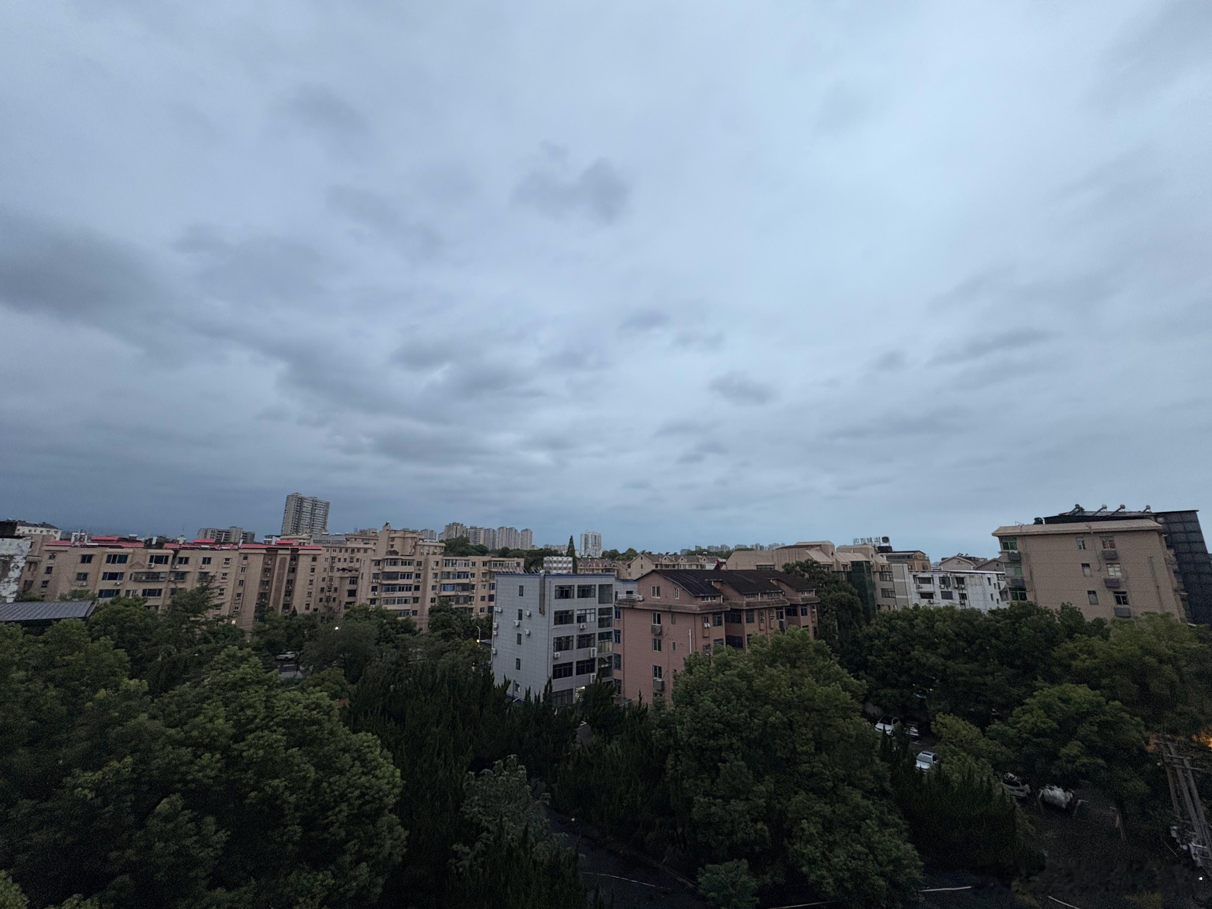 周五，明天就是周末了，咖啡[超话]热美式 喝了，早上好 阴天☁️凉爽的早晨，生活