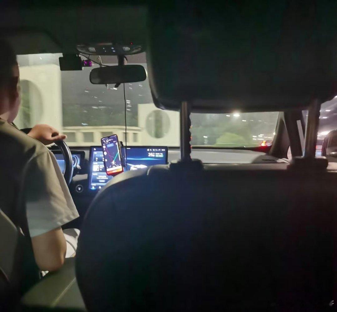 越来越容易打到臭车了 我个人感觉夏天通常会开窗相对没啥感觉[污]现在冬天就是纯纯
