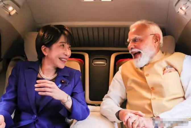 莫迪这张嘴，又闹出笑话了。日本首相高市早苗访问印度，莫迪一高兴，连着两次管人家叫