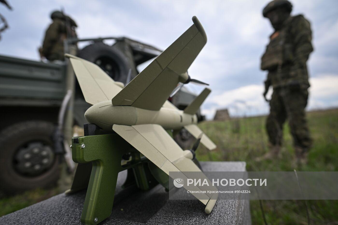 俄反无人机机动火力小组也配备了"枞树"（Елка）手持式截击无人机图片来源：俄新