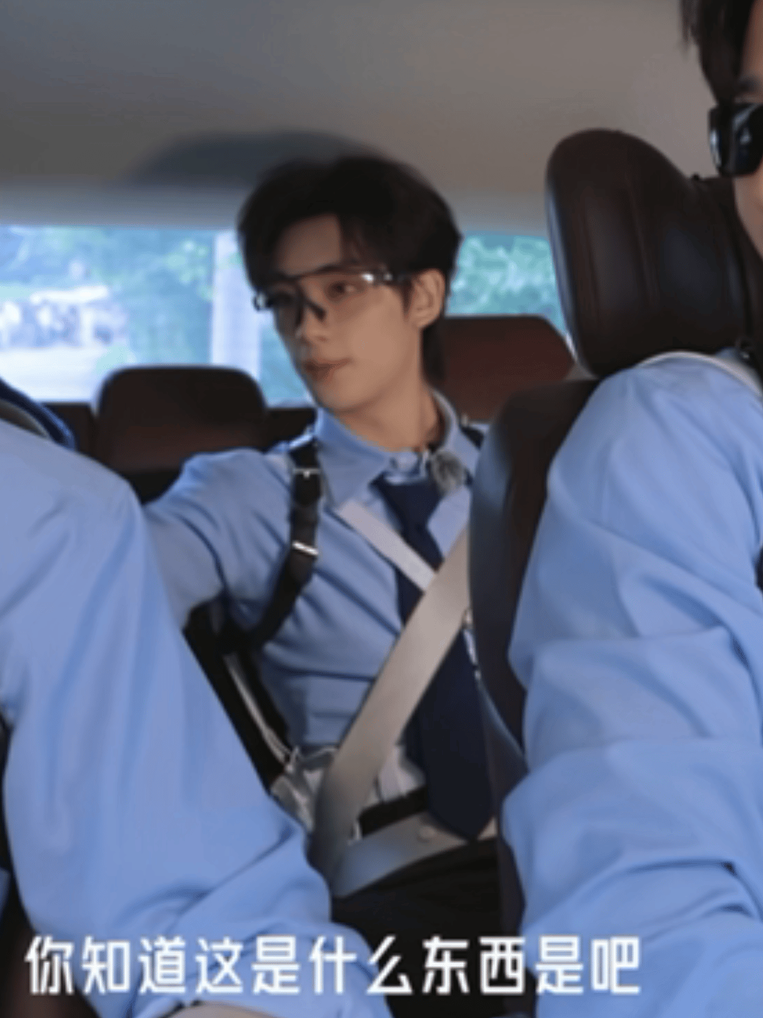 丁程鑫丁sir帅成这样丁程鑫制服帅成这样下期就能看见身着制服的丁程鑫，整齐制服加