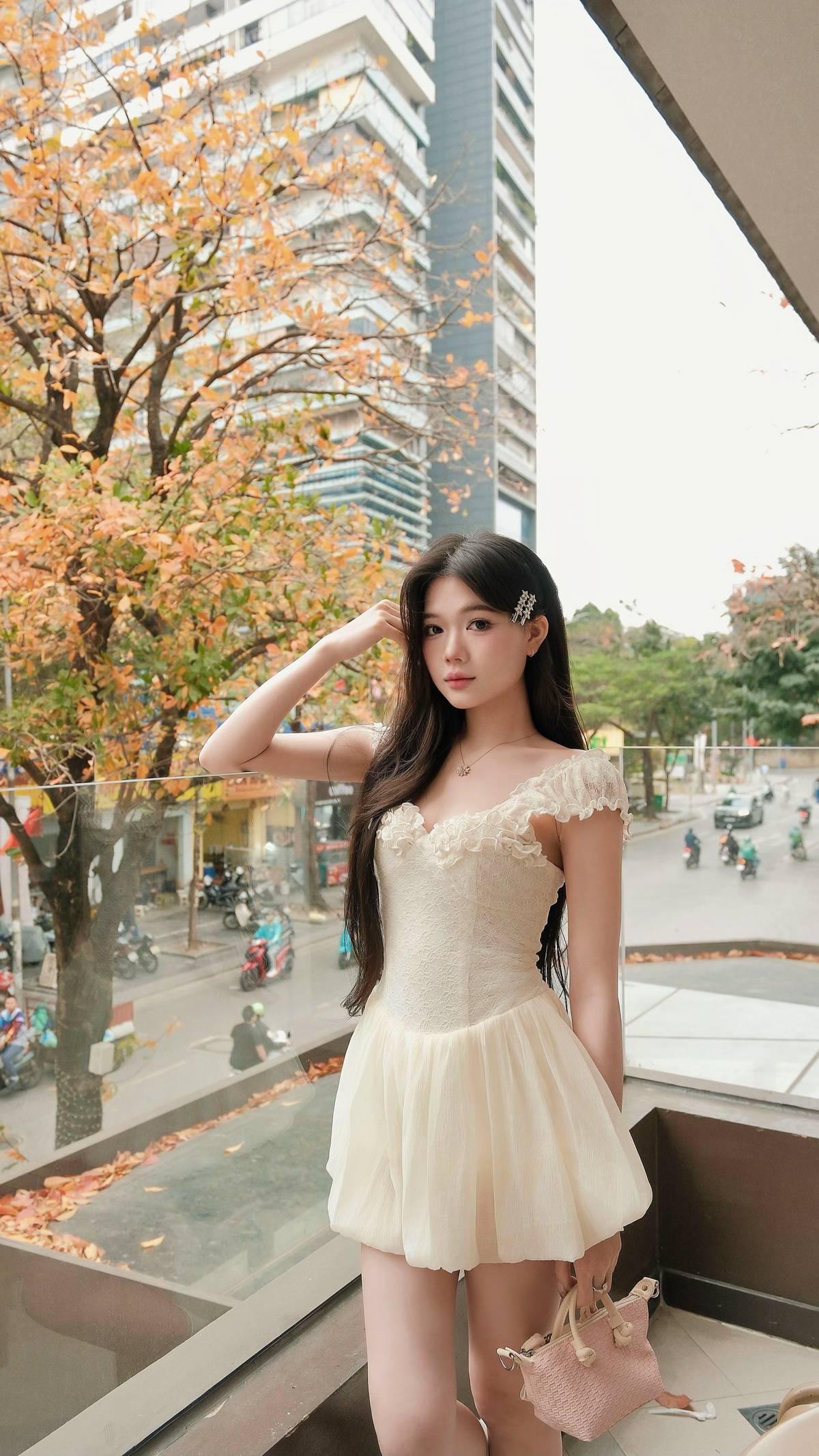 韩系财阀千金感穿搭💛

这一套真的美到我心坎里了！
杏色蕾丝连衣裙简直是纯欲天