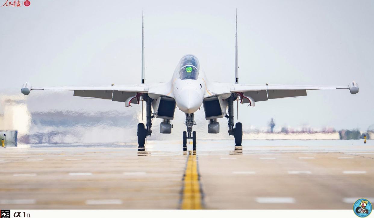 航母舰载机J-15DT正面美图