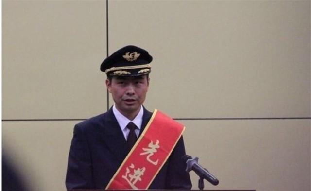 2016年机场塔台操作失误险酿大祸，机长仅用3秒成功救下439名乘客，最终获得了