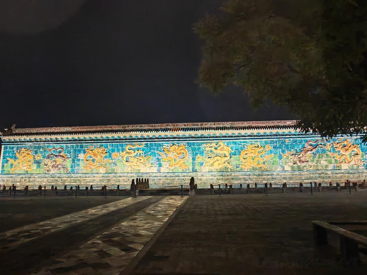 大同古城墙上的风景如何夜游大同古城，邂逅中国最大龙壁！大同不仅仅是煤都，还是龙壁