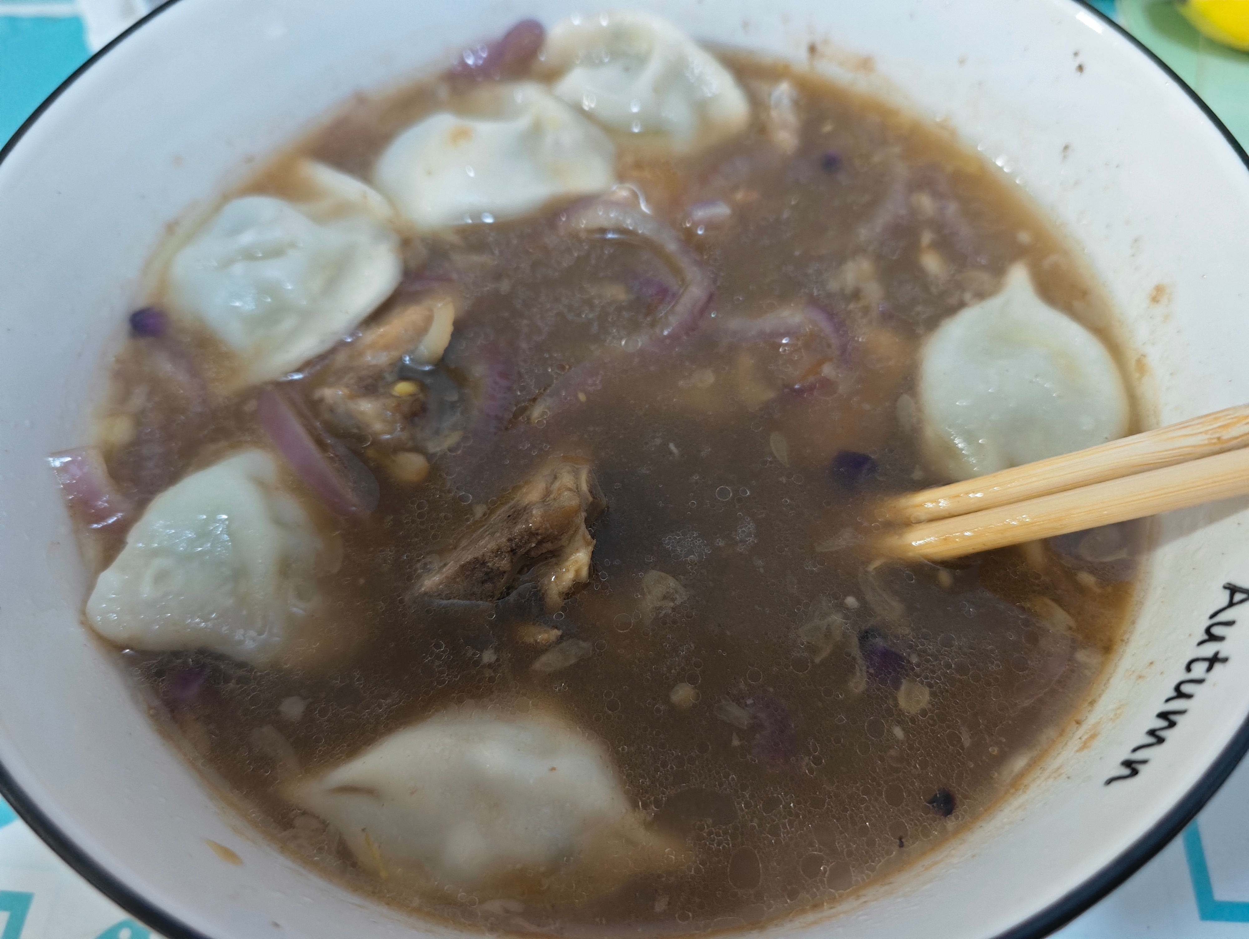 你是不是以为吃起来越粗粝的植物，膳食纤维就越丰富？错啦！那粗糙的口感来自【粗纤维