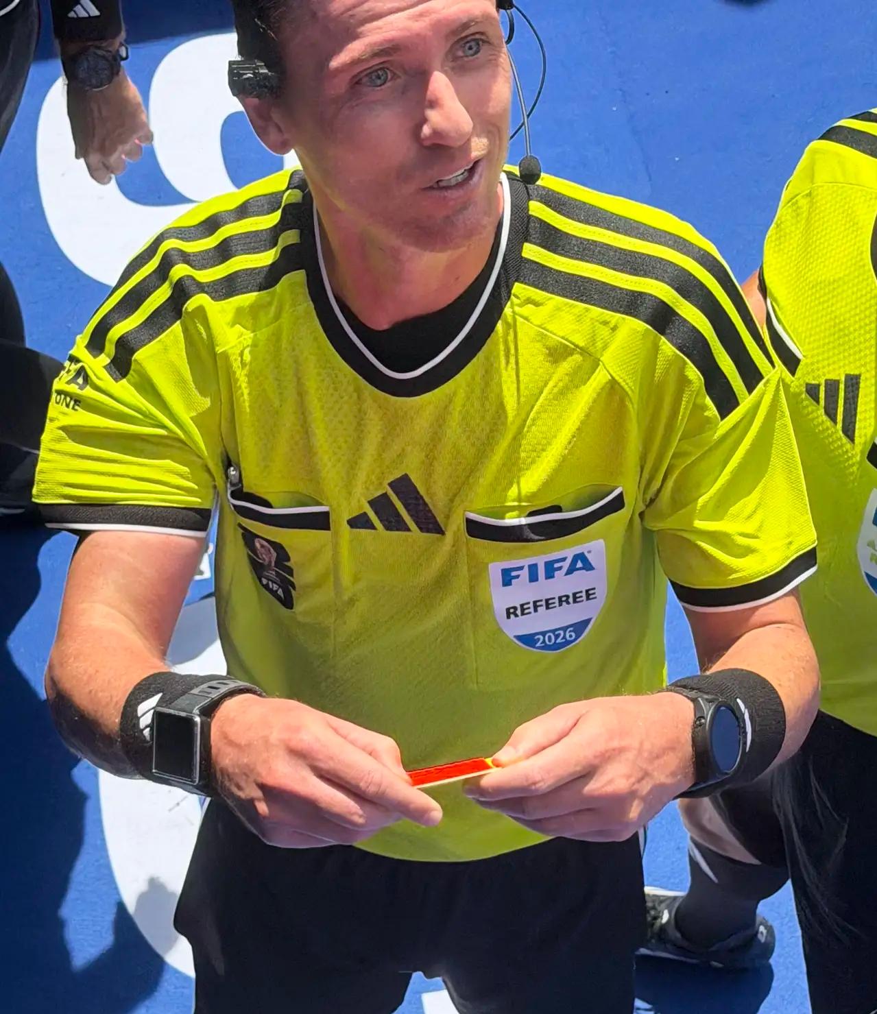 国足没去世界杯，球迷拿张黄牌也不错！
美加墨世界杯G组的比赛，比利时队1比1平埃