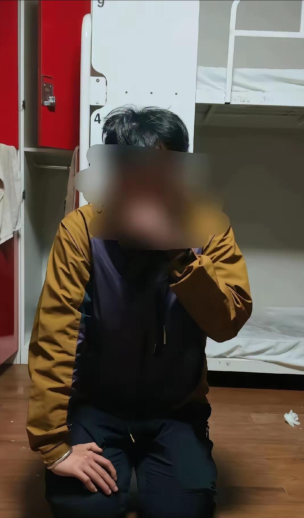 一个22岁的中国女孩，在韩国的青旅里醒来，发现自己的身上、脸上、头发上全是别人的