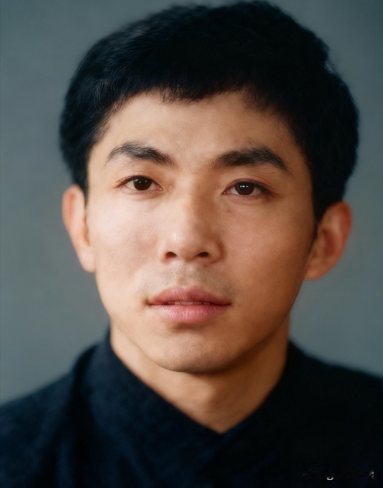 王卫国，湖北荆州人，1949年9月出生，1986年毕业于武汉音乐学院作曲系。曾任