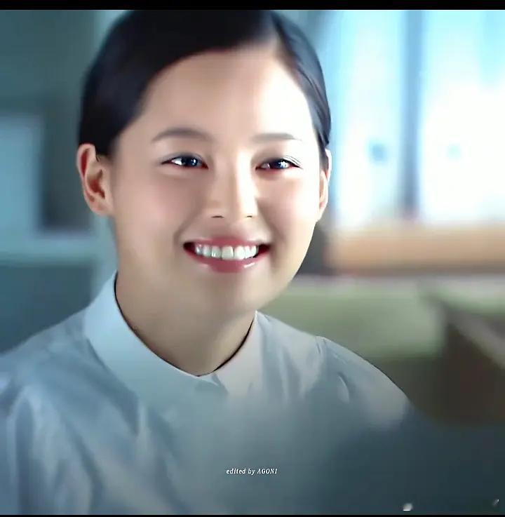 辛芷蕾早期风格和现在变化好大啊，早期是甜美卦的